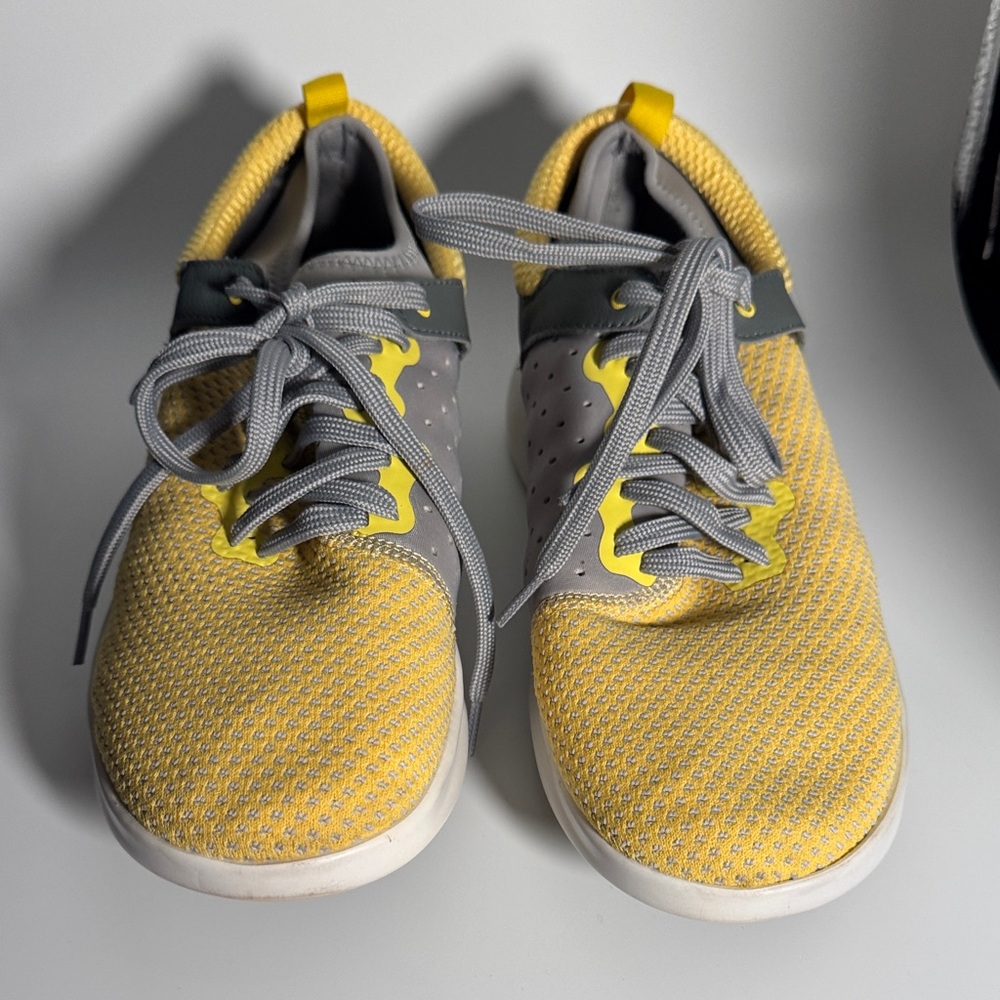 Moshn Rhythm Yellow and Gray Kids Sneakers women’s size 9‎